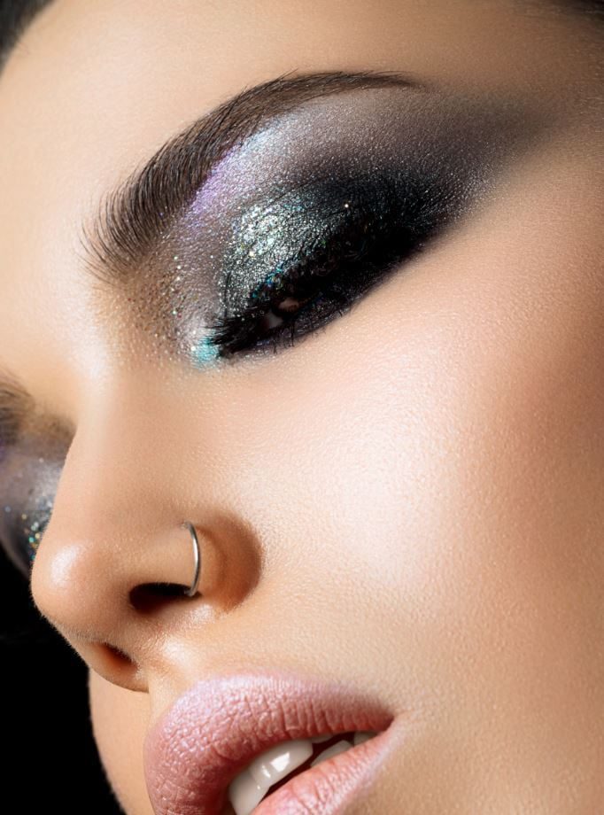 Fresh Summer Makeup Trends 2019 4 glitter eyeshadow