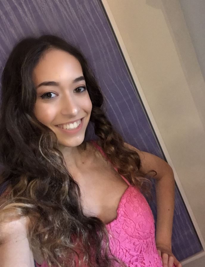 5 Fast Facts about beauty YouTuber Sasha Anne 2 Sasha Anne Selfie